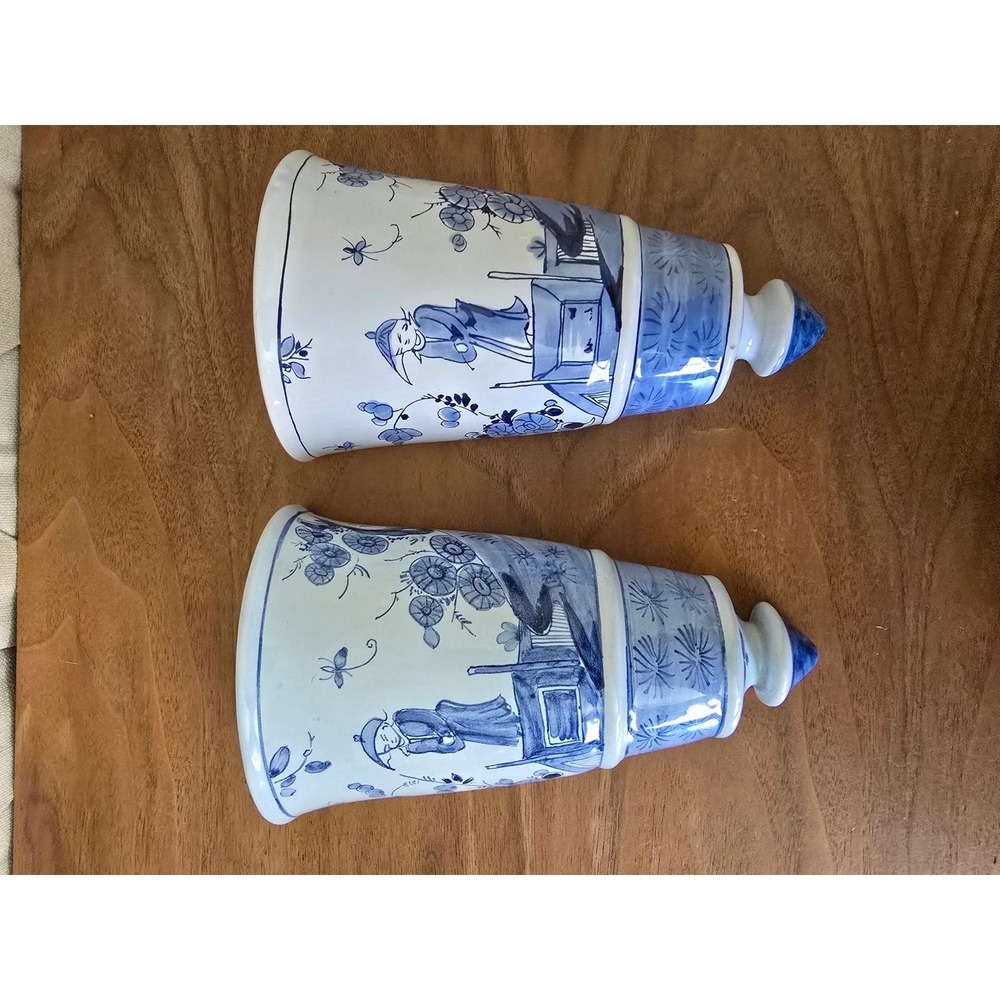 Oud Delft Colonial Williamsburg blue & white chinoiserie wall pockets – pair